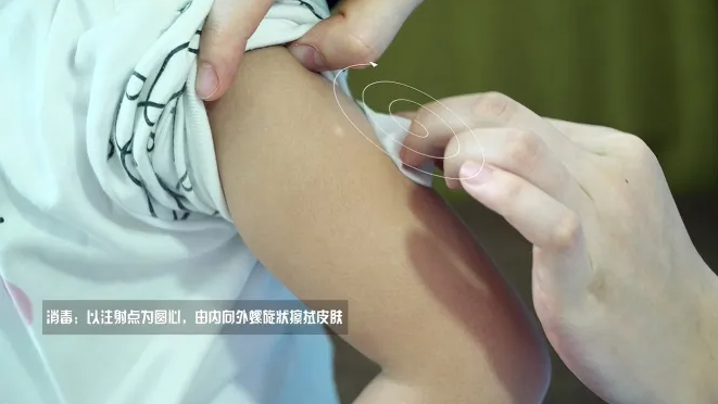 打针时孩子又哭又躲？4个情绪安抚技巧+5个无痛注射实操方法，轻松应对注射难题(图3)